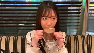 זי איז אַ פרייַנד וואָס געהערט צו דער זעלביקער קלוב אין דער אוניווערסיטעט. און זי איז די מערסט אַטראַקטיוו מיידל אין דעם קלוב. דאָס איז אַ יאַפּאַניש סעקסי אַטמאָספער.