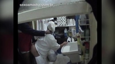 מאָטאָבוי האט געשלעכט מיט רייניקונג דאַמע אין רעסטאָראַן צווישן דיליוועריז